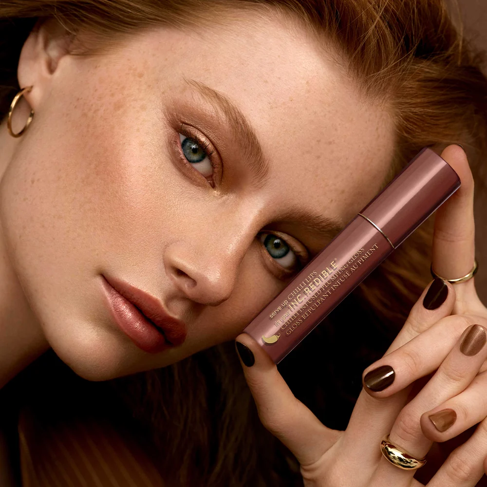 Feeling Fire Volumising Lip Gloss - Image 3